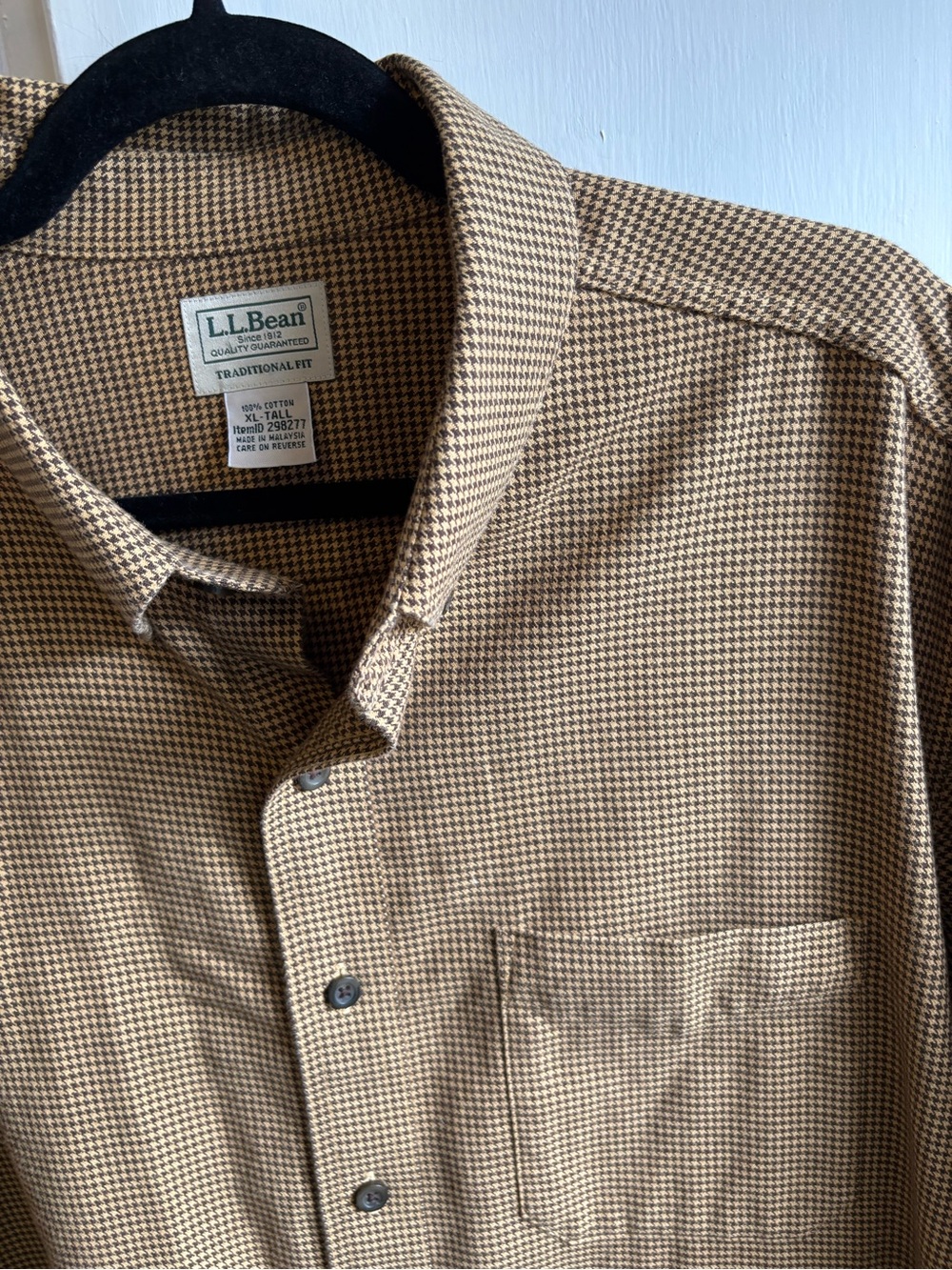 L.L. Bean Men's Tan and Brown Houndstooth Button-Down Shirt